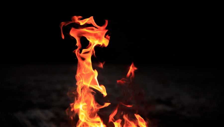 Mudah Terbakar: Mengenal Limbah Cair B3 dan Bahayanya