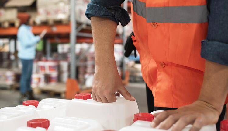 7 Alasan Penting Memilih Supplier Bahan Kimia Berkualitas